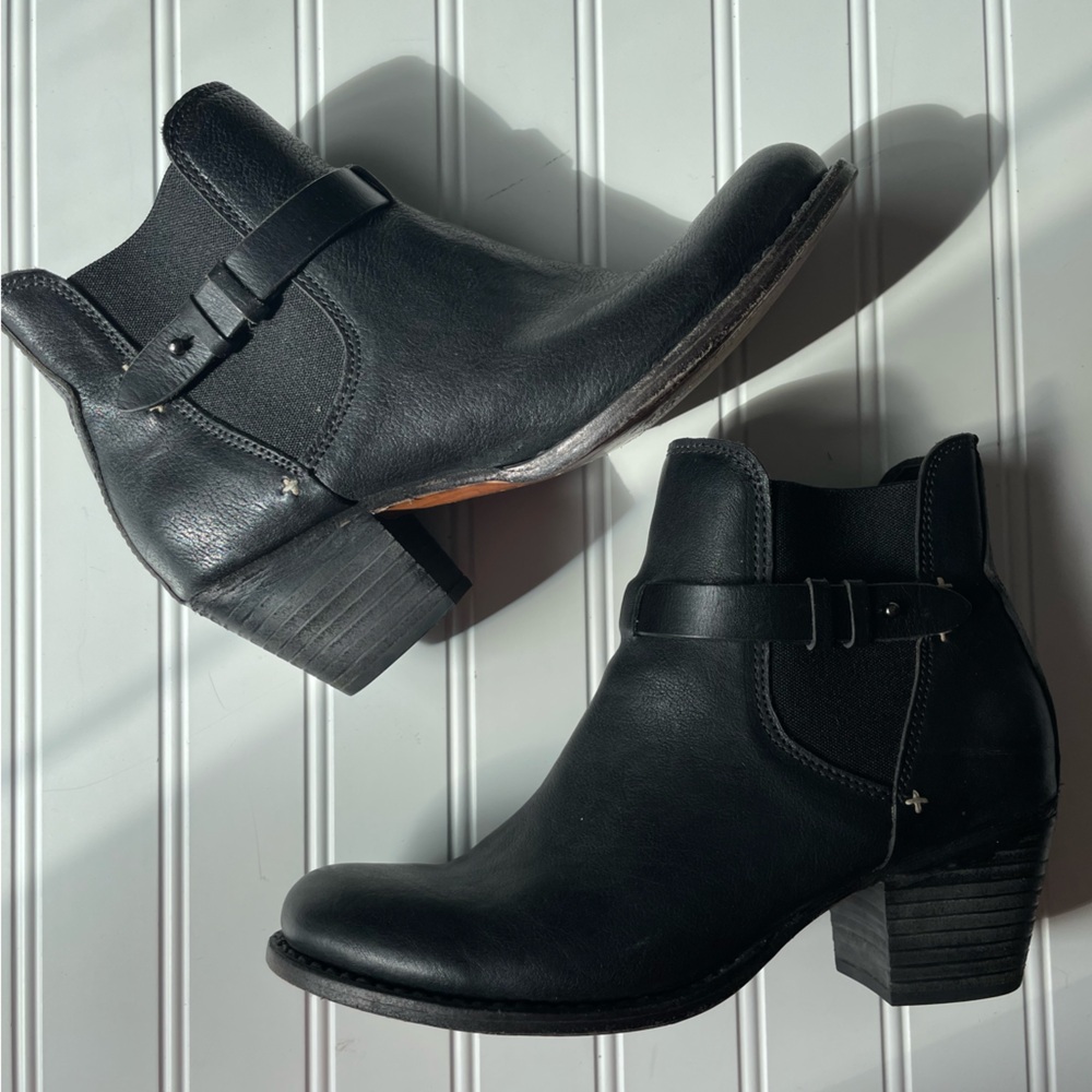 Timeless black leather boots from Rag & Bone